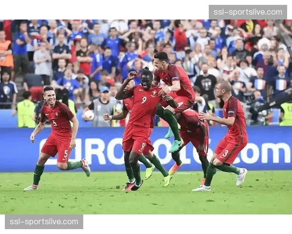 克莱蒙主帅谈保级关键：提升在对方半场丢球后的立即反抢强度。