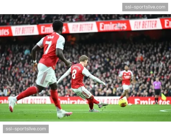 赛前最后一练:阿森纳全队氛围轻松,厄德高加练任意球