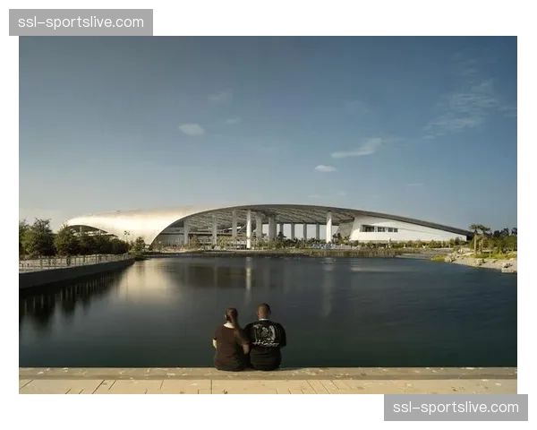 场馆经济复合变现：SoFi体育场非票务收入占比达45%